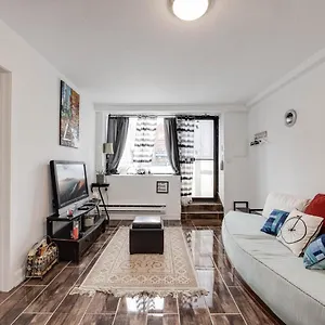 Bright Parkdale Court - Little Portugal W/ Free Parking Appartement
